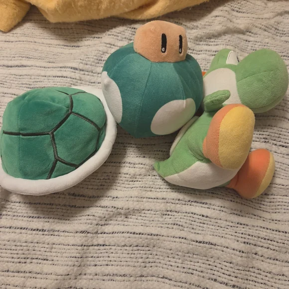 Nintendo Super Mario Plush Set - Yellow and Green - Picture 1 of 2